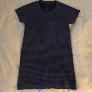 Lululemon run swiftly tee size 4.